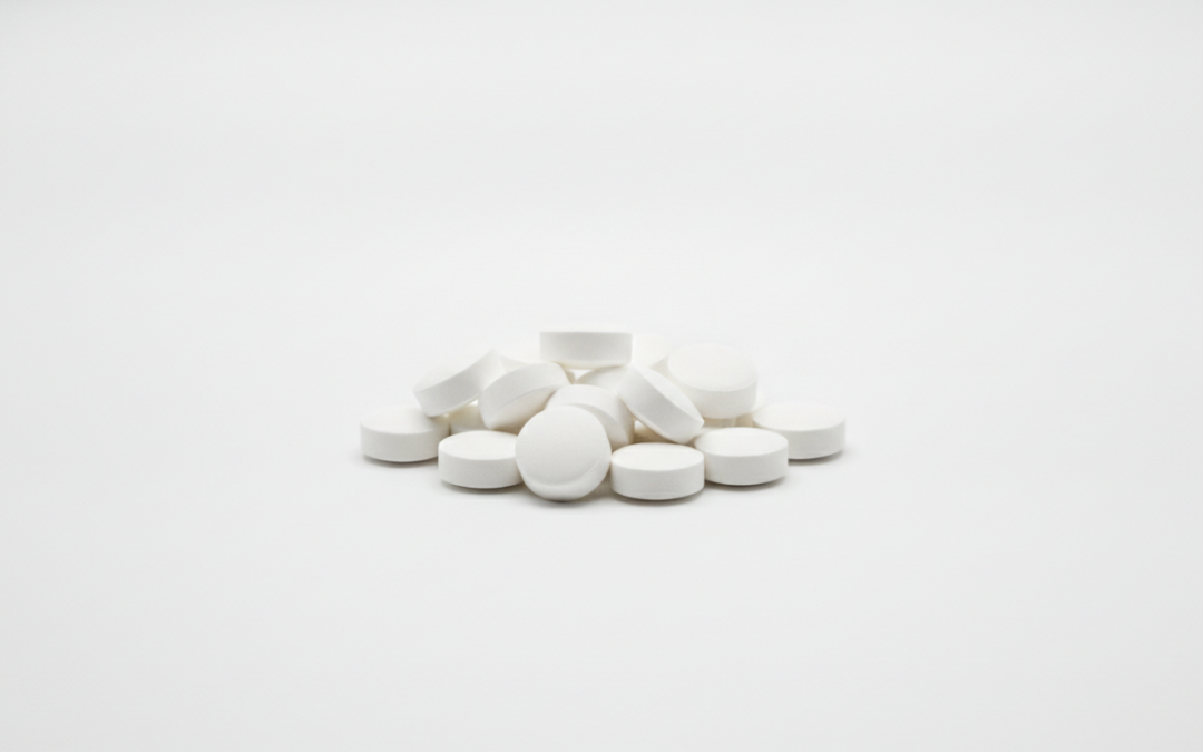 Generic small white tablets, product illustration